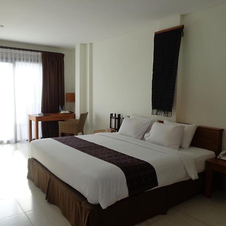Luwansa Beach Hotel Labuan Bajo Exterior foto