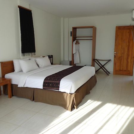 Luwansa Beach Hotel Labuan Bajo Exterior foto