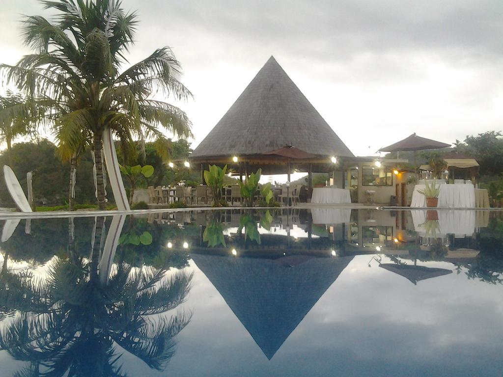 Luwansa Beach Hotel Labuan Bajo Exterior foto