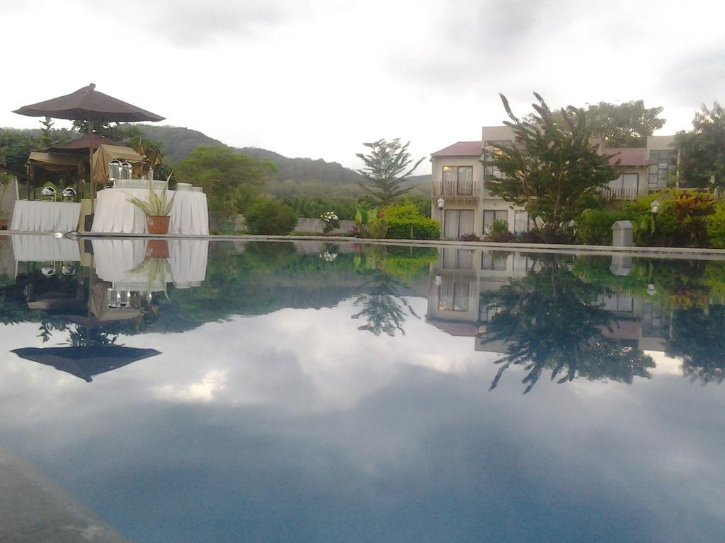 Luwansa Beach Hotel Labuan Bajo Exterior foto