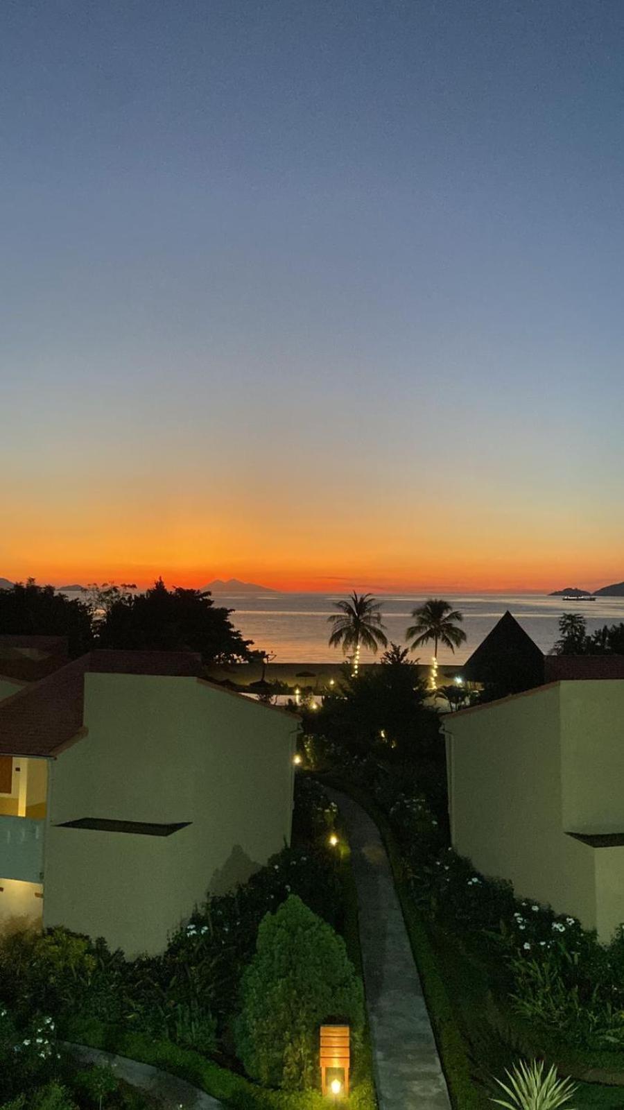 Luwansa Beach Hotel Labuan Bajo Exterior foto