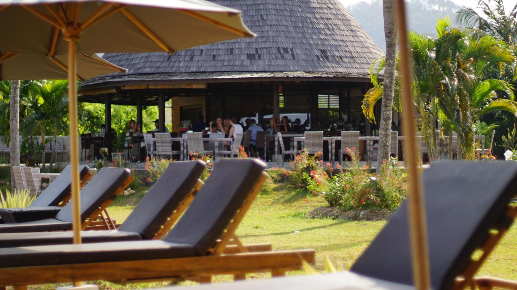 Luwansa Beach Hotel Labuan Bajo Exterior foto