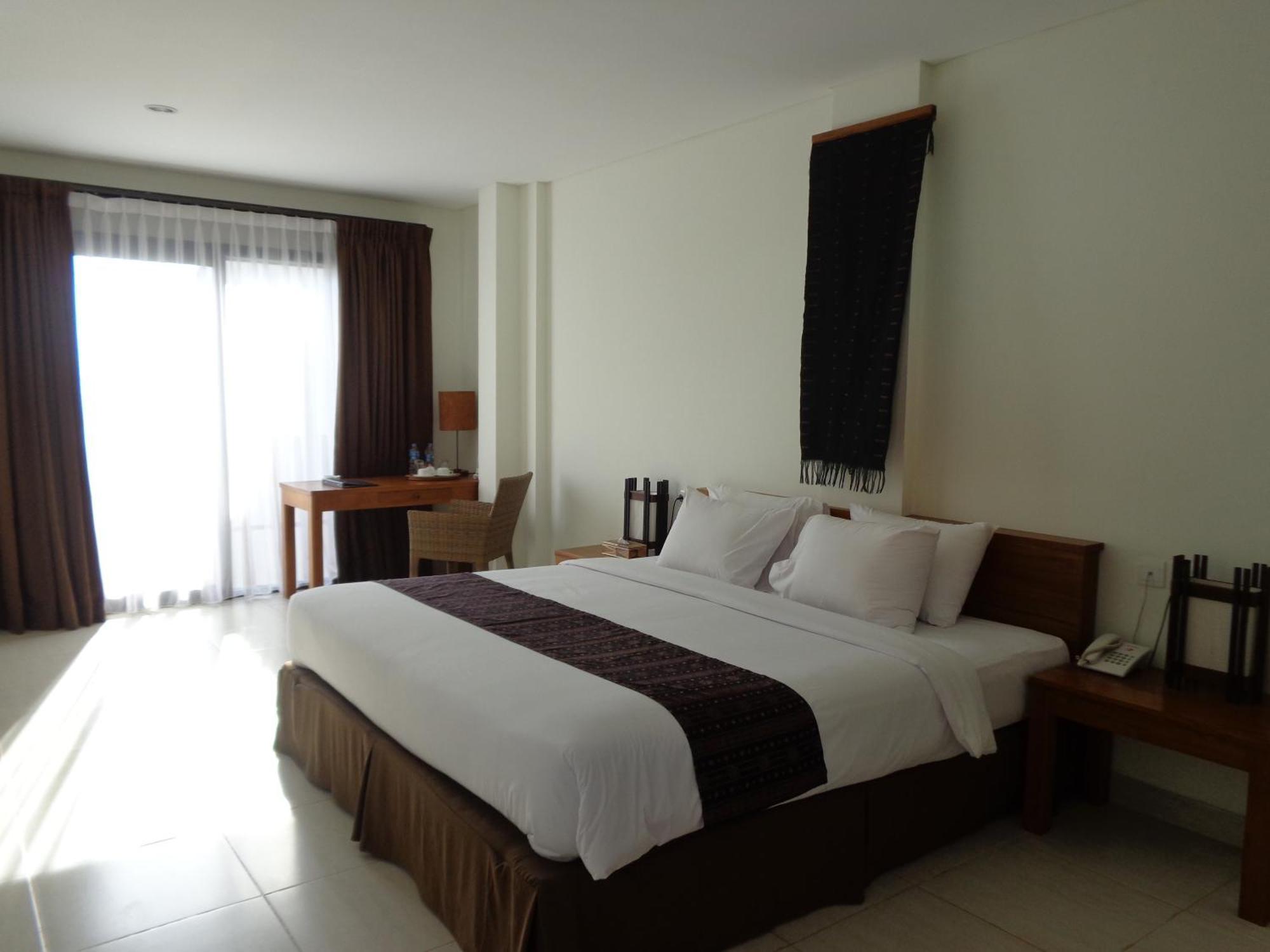 Luwansa Beach Hotel Labuan Bajo Exterior foto