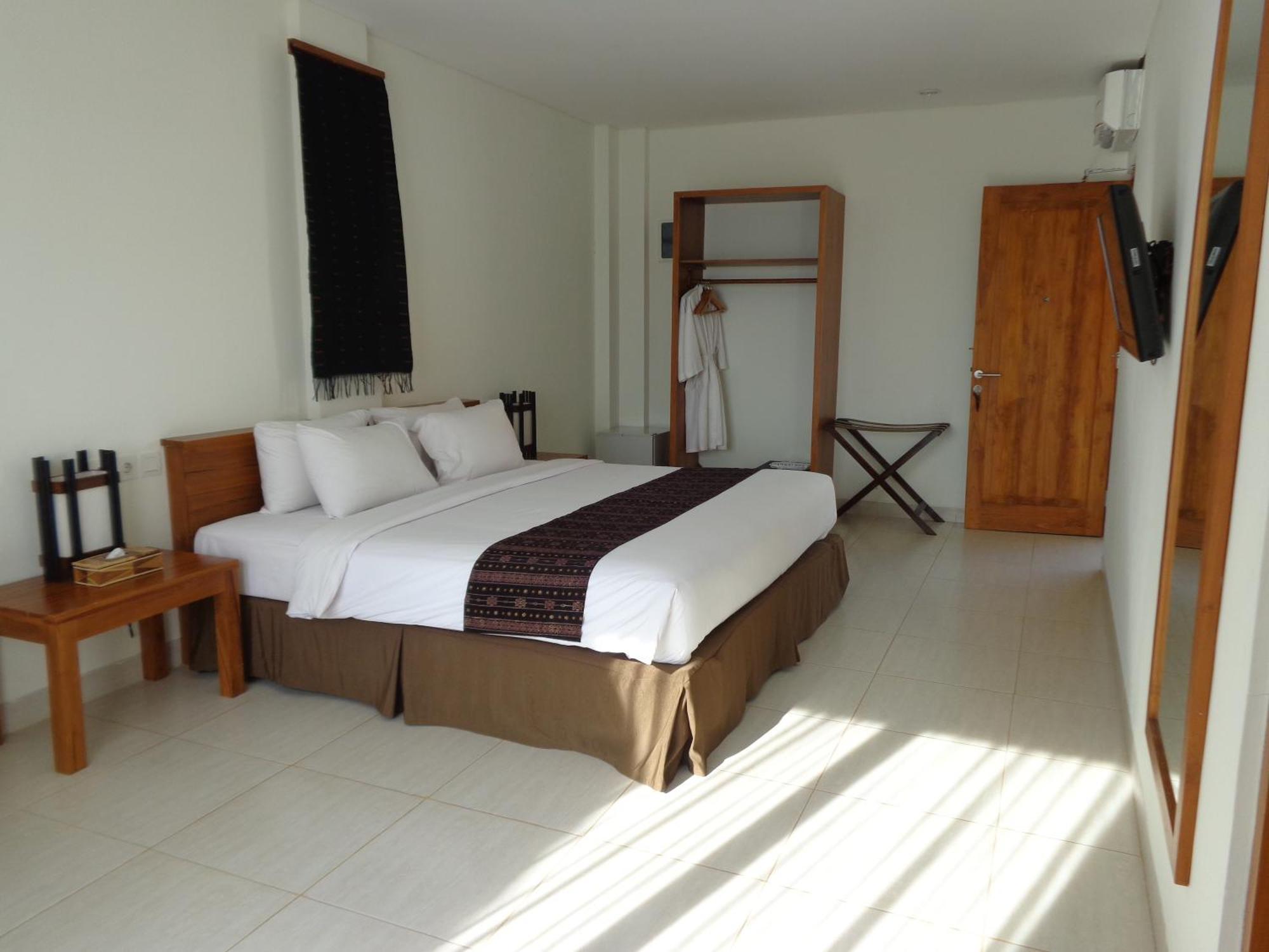 Luwansa Beach Hotel Labuan Bajo Exterior foto