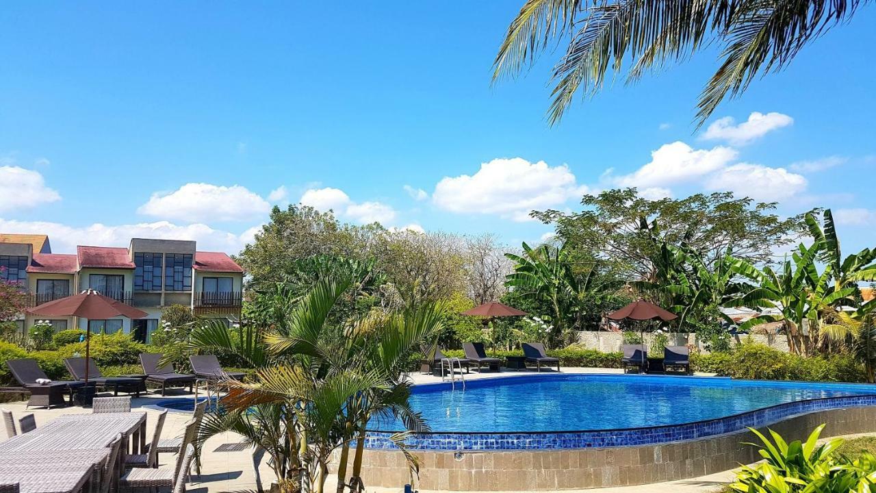 Luwansa Beach Hotel Labuan Bajo Exterior foto