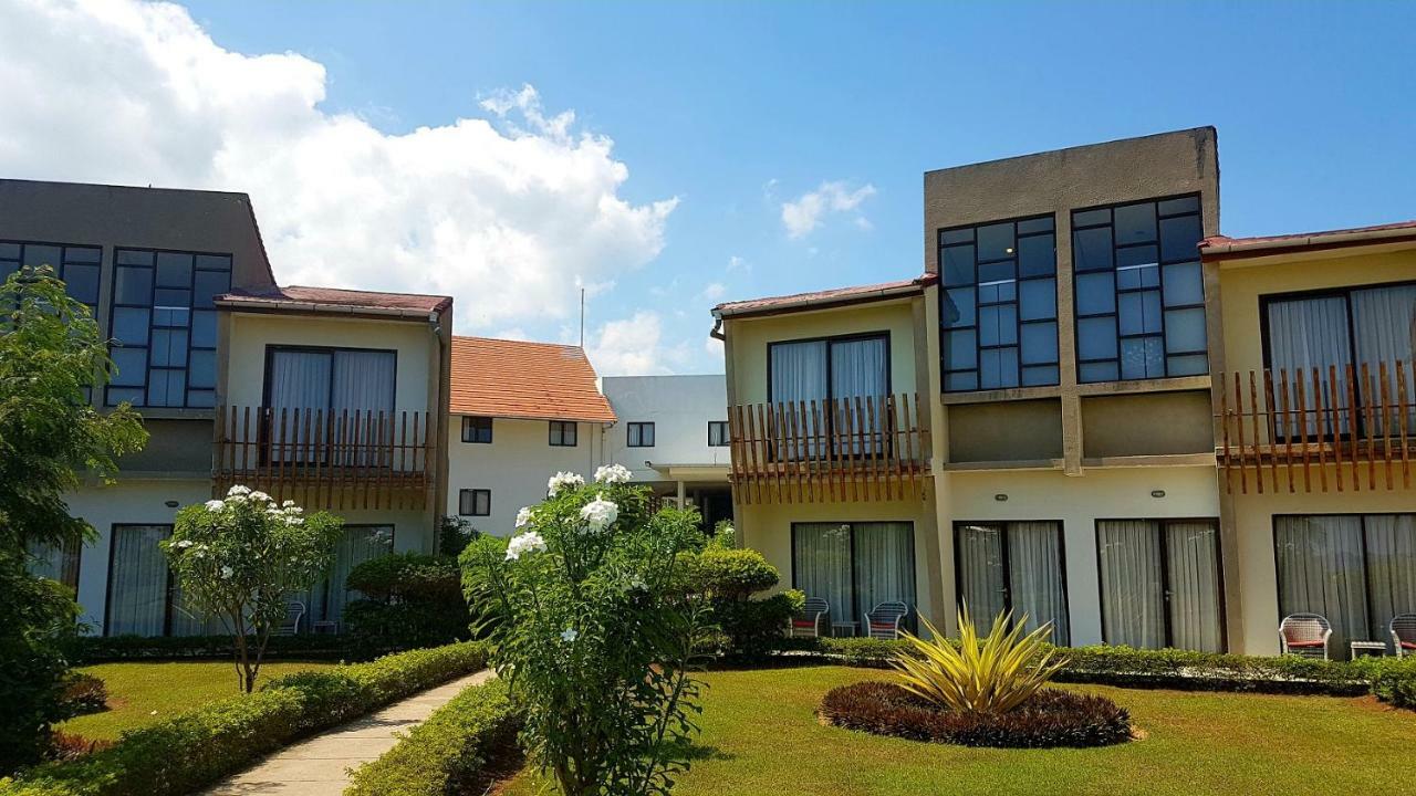 Luwansa Beach Hotel Labuan Bajo Exterior foto