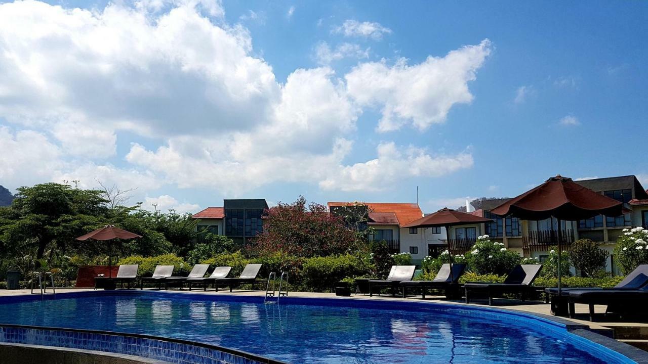 Luwansa Beach Hotel Labuan Bajo Exterior foto